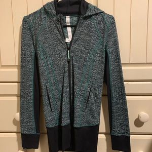 LULULEMON define jacket. Size 4. Green and grayish